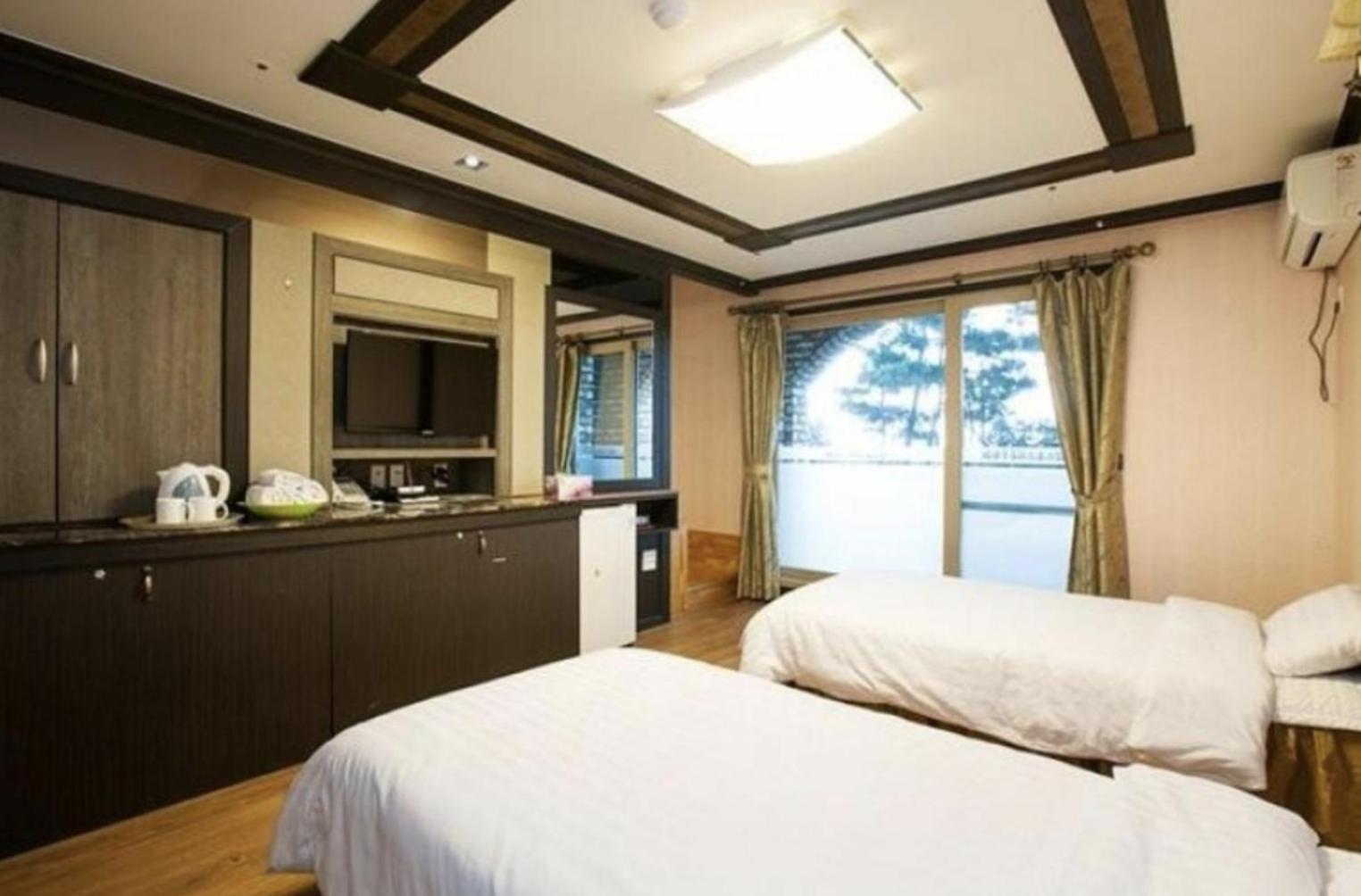 Jeju Ts Youth Hostel & Resort Seogwipo Bagian luar foto
