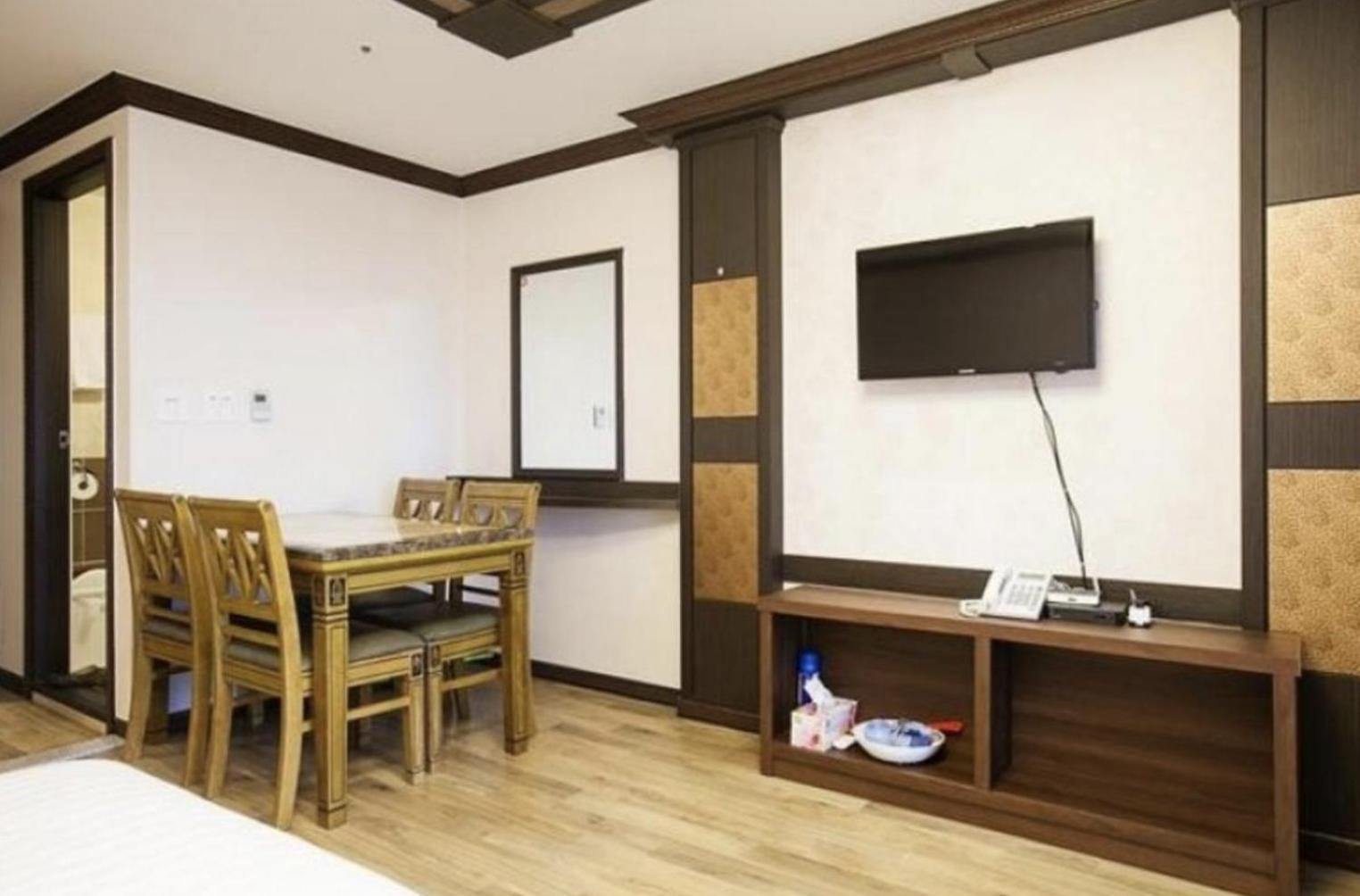 Jeju Ts Youth Hostel & Resort Seogwipo Bagian luar foto