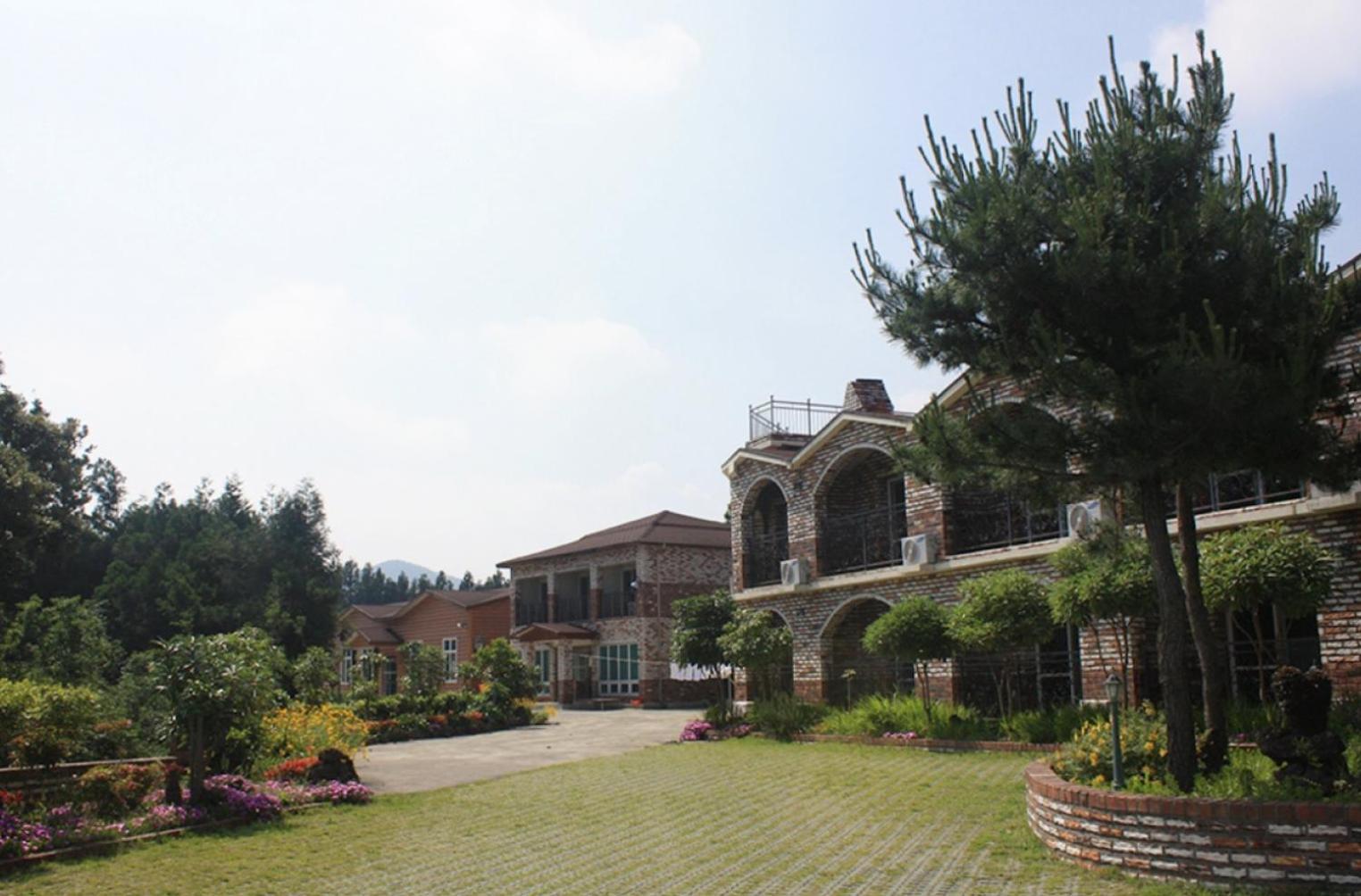 Jeju Ts Youth Hostel & Resort Seogwipo Bagian luar foto