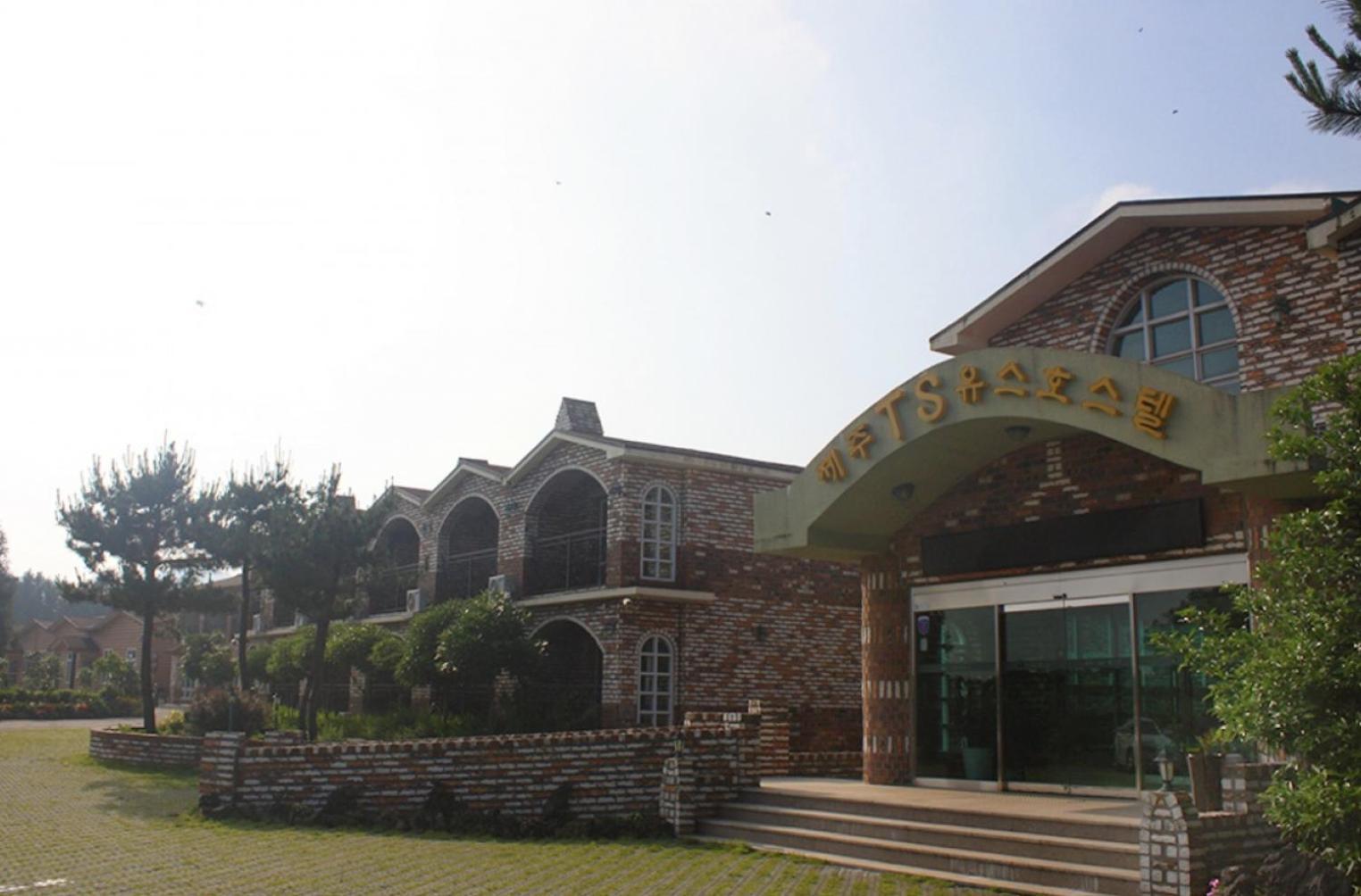 Jeju Ts Youth Hostel & Resort Seogwipo Bagian luar foto