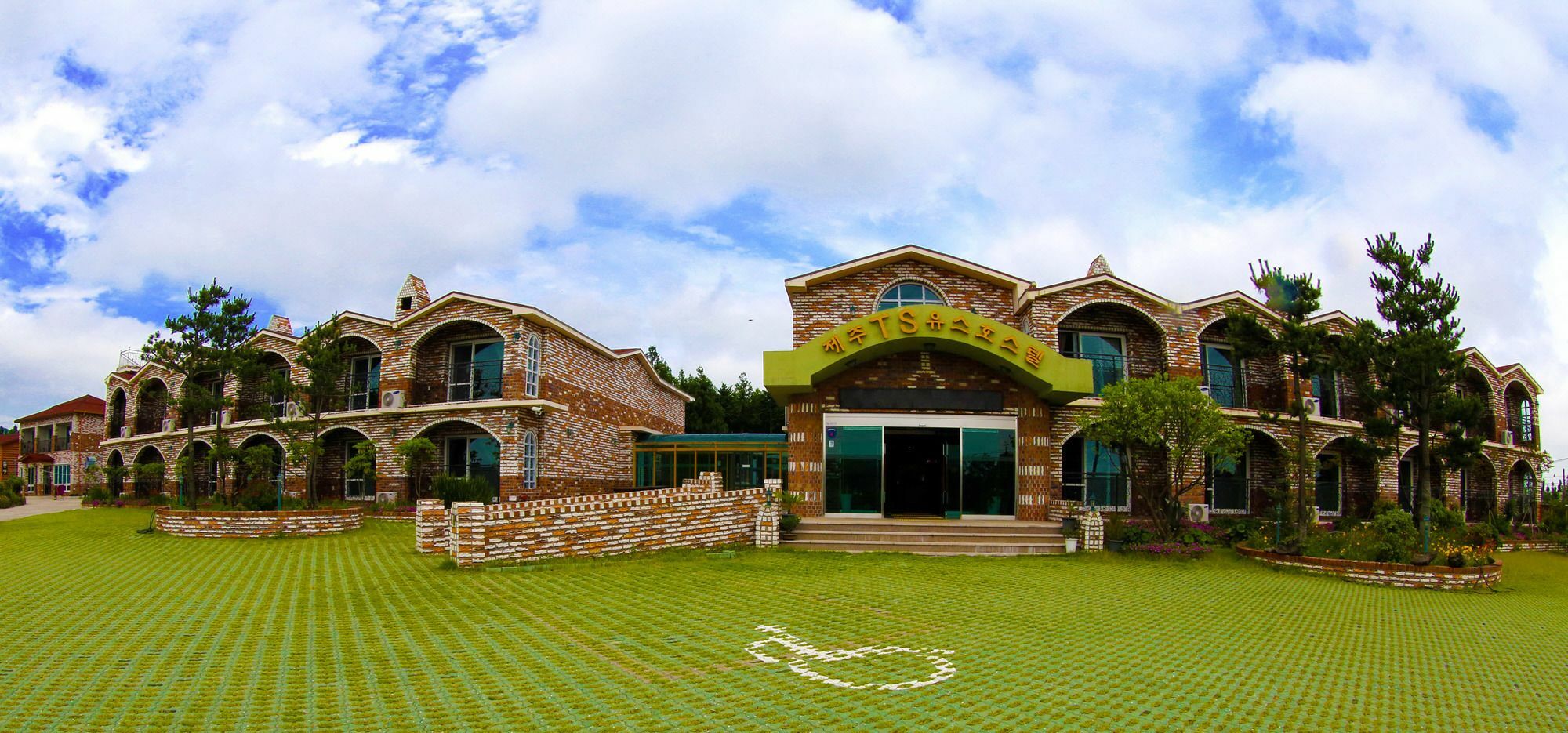 Jeju Ts Youth Hostel & Resort Seogwipo Bagian luar foto