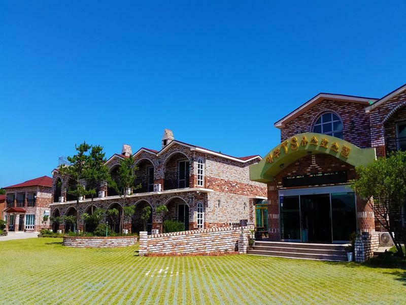 Jeju Ts Youth Hostel & Resort Seogwipo Bagian luar foto